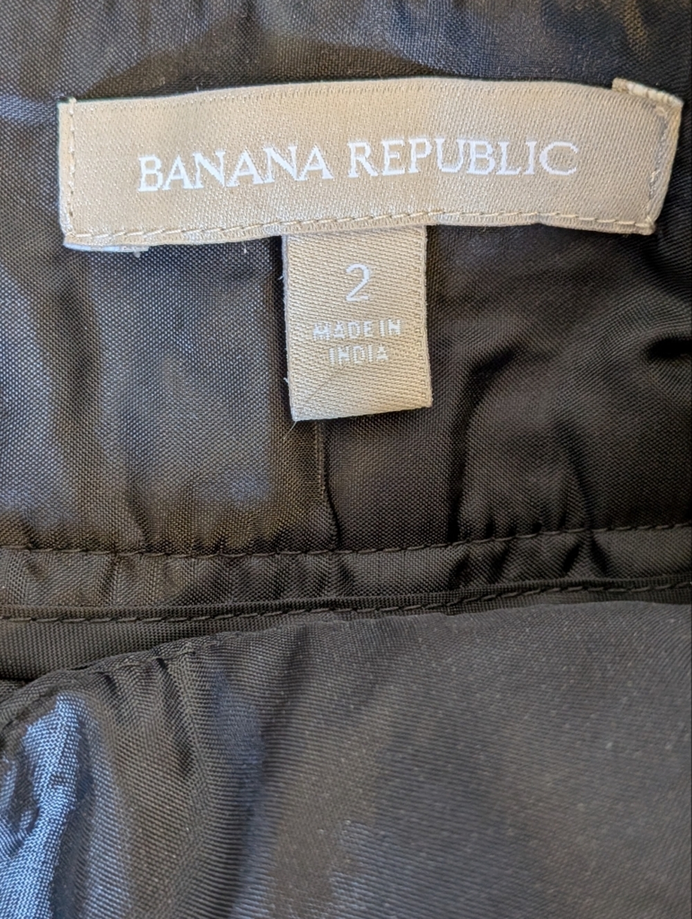 Banana Republic - Black Pencil Skirt - 2 - Picture 2 of 4
